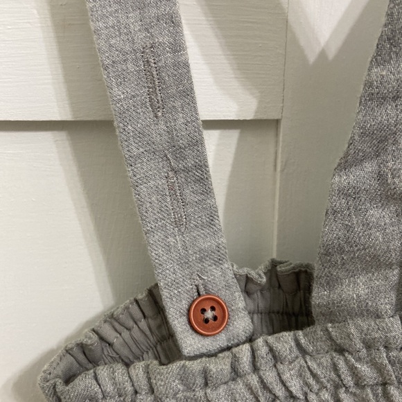 Hallmark Baby Infant Girl Grey Suspenders Skirt With Pockets Size 6-12 months - Picture 5 of 11
